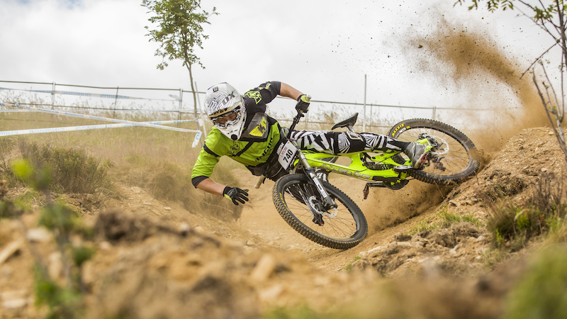 dh biking