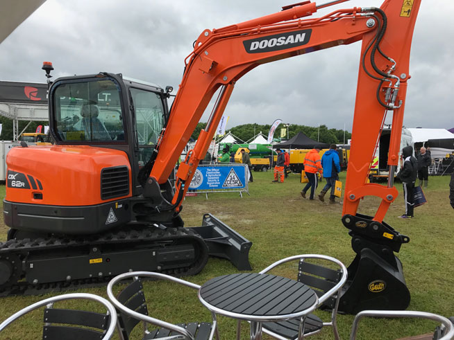 DOOSAN MACHINE IS MARKED WITH THE 250,000 CESAR PLATE